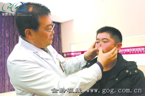一男子被老鼠咬掉鼻子